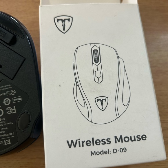 Other - Ergonomic Black Wireless Mouse with Model D-09